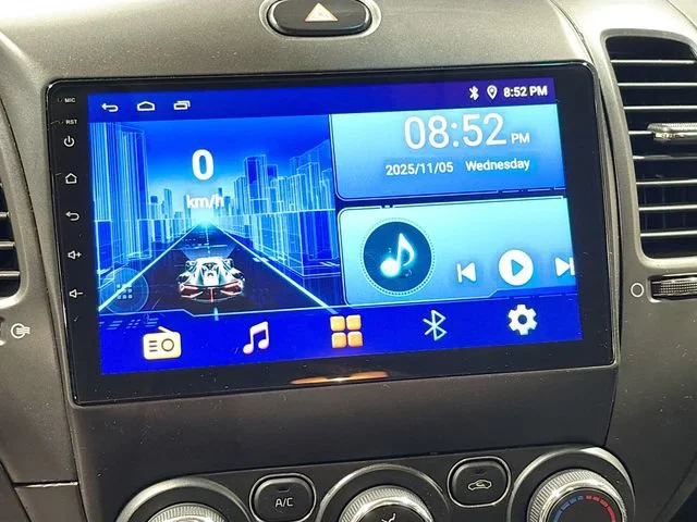 Used 2018  Kia LX image 13