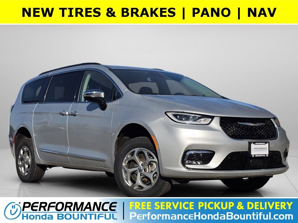 2023 Chrysler Pacifica Limited AWD's photo