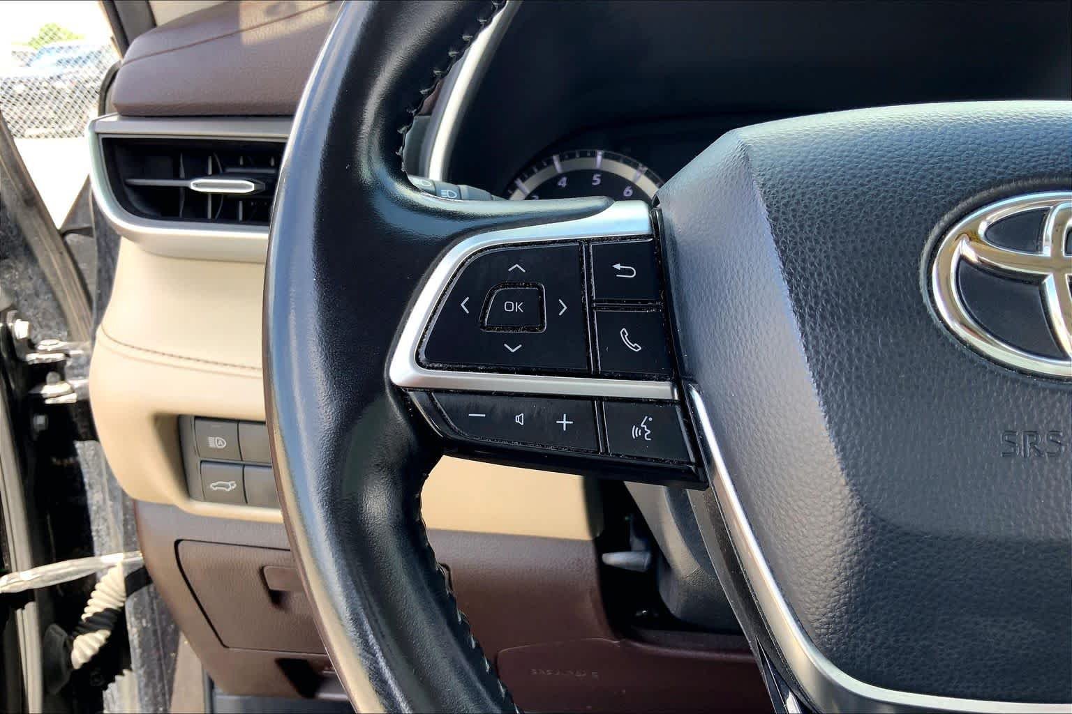 Used 2020 Opulent Amber Toyota XLE image 23