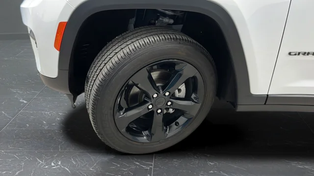 Used 2025 Bright White Clearcoat Jeep Altitude image 33