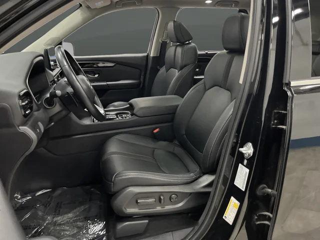 Used 2023 Crystal Black Pearl Honda Touring image 4