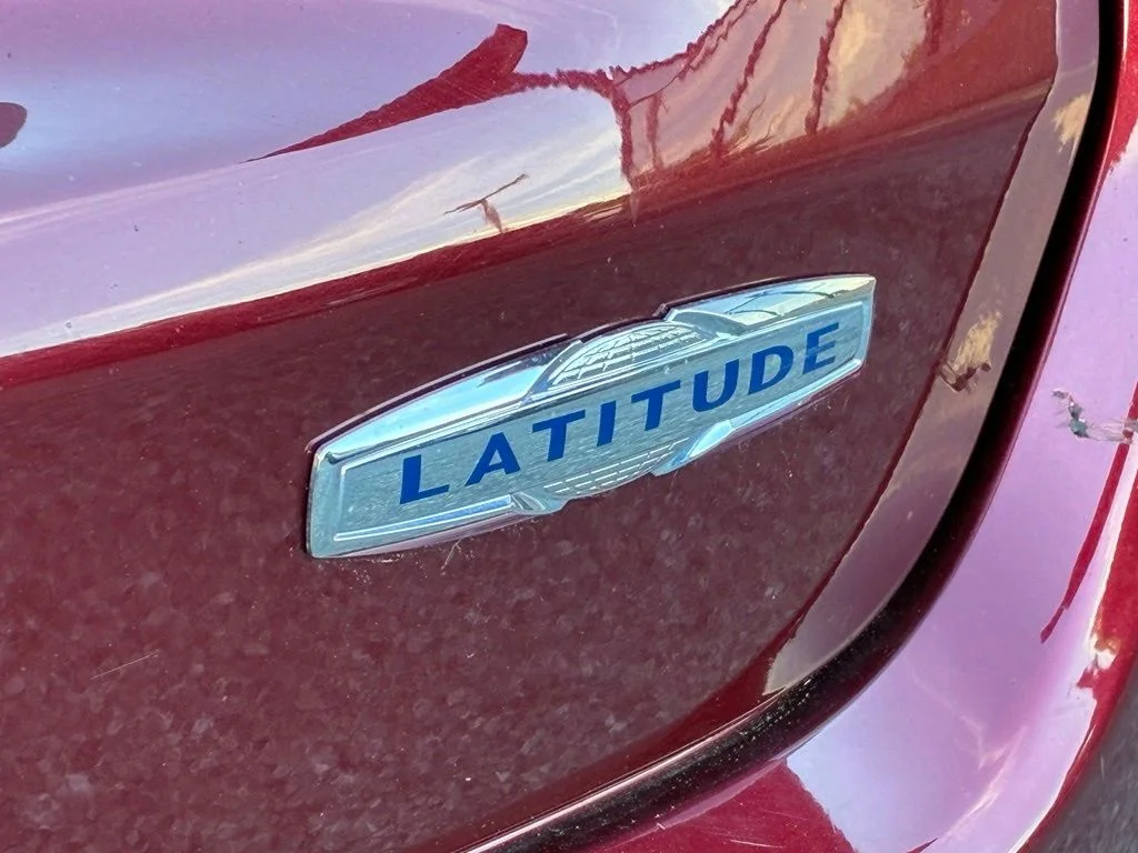 Used 2022 Red Jeep Latitude image 49
