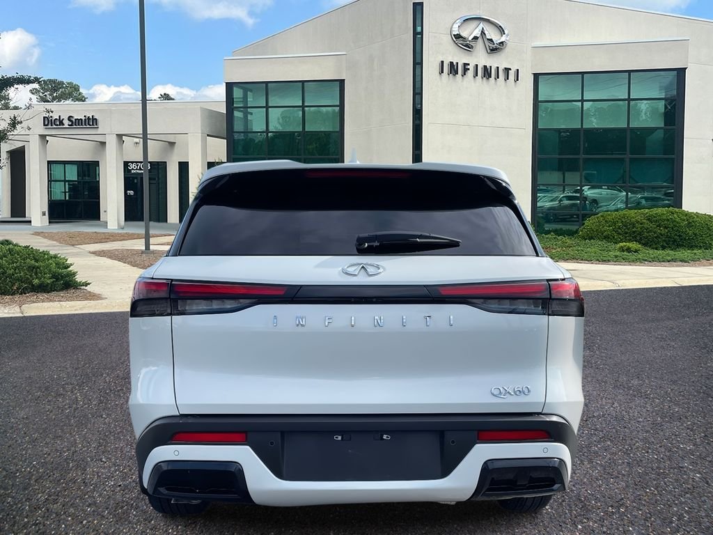 Used 2025 White INFINITI LUXE image 5
