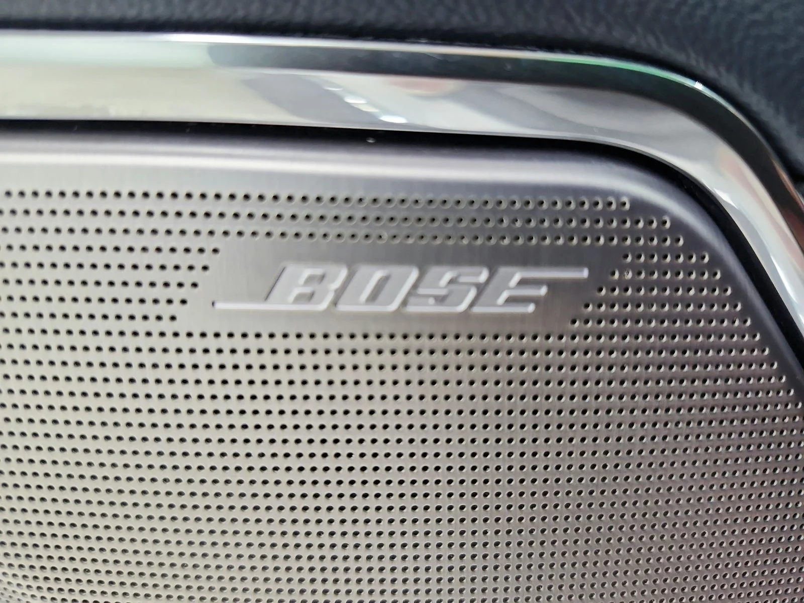 Used 2024 Iridescent Pearl Tricoat Chevrolet High Country image 39