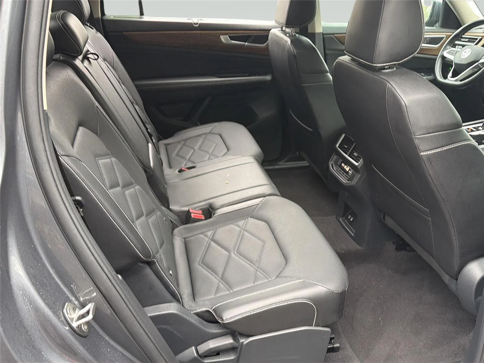 2025 Volkswagen Atlas SE w/Tech - Photo 38