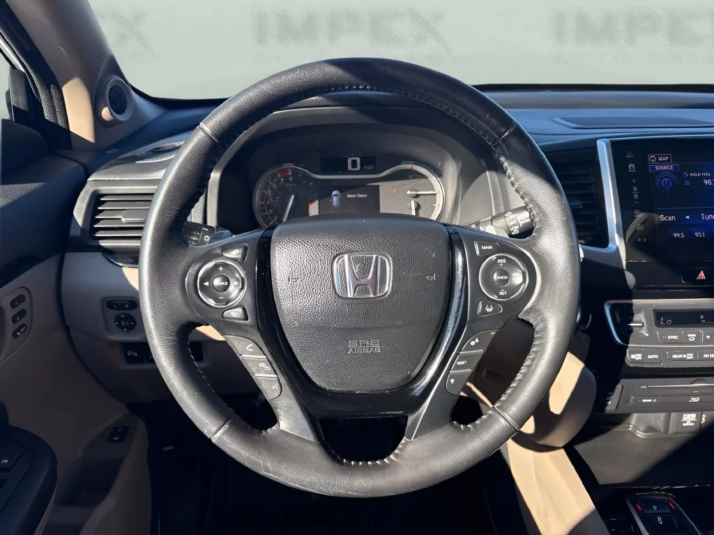 Used 2017  Honda Touring image 13