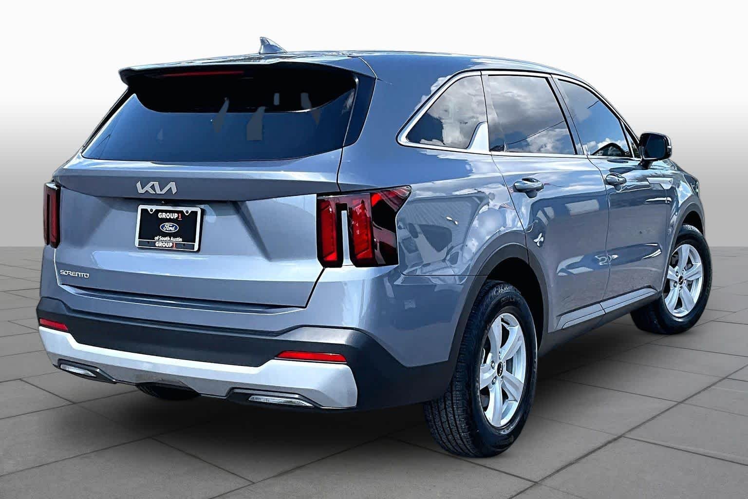 Pre-Owned 2025 Kia Sorento LX