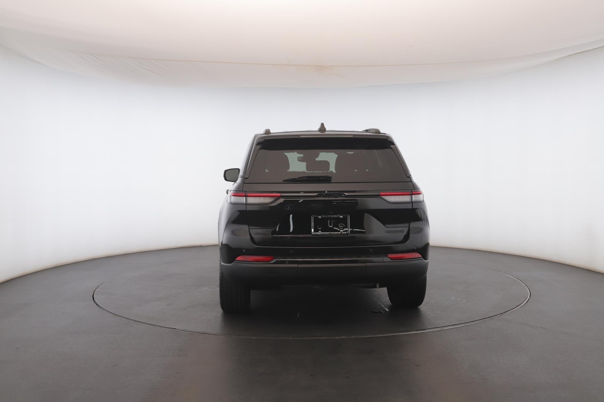 Used 2023 Diamond Black Crystal Pearlcoat Jeep Limited 4x4 image 21