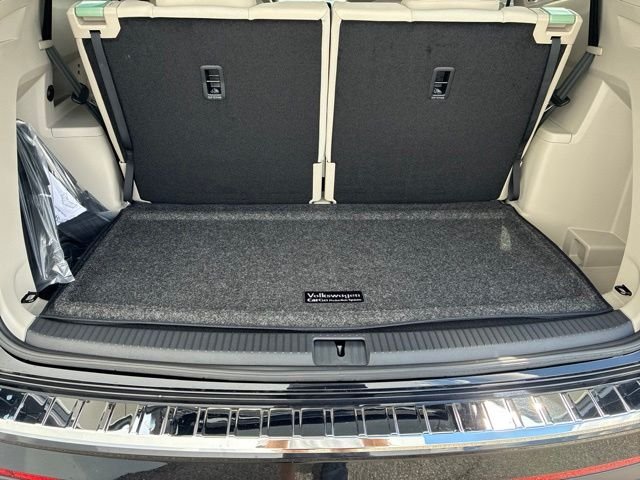 New 2026 Deep Black Volkswagen 2.0T SE w/Technology image 4