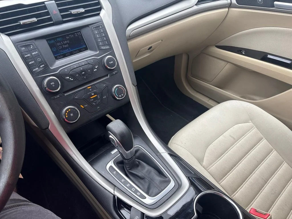 Used 2014 Tuxedo Black Metallic Ford SE image 20
