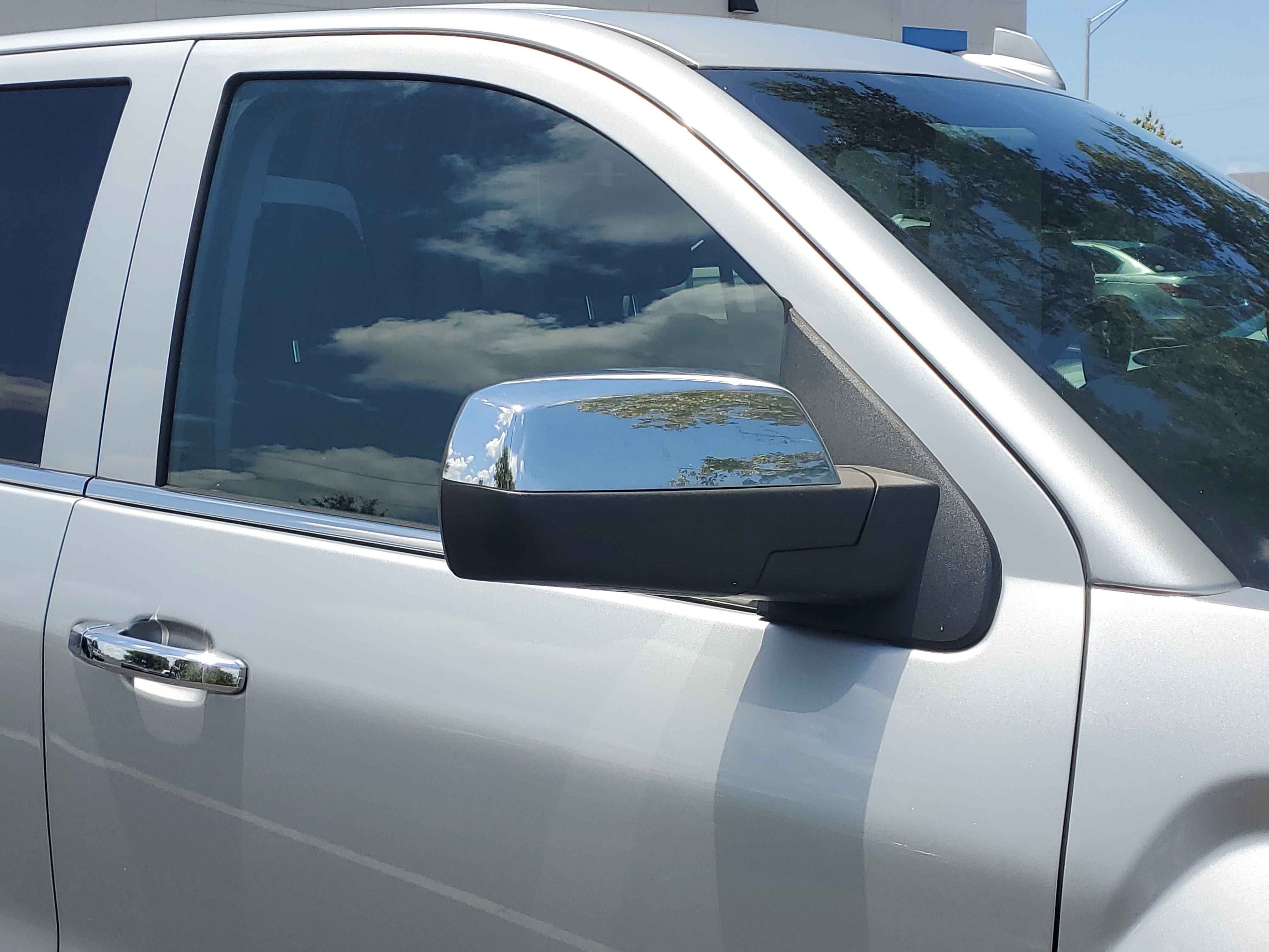 Used 2018 Quicksilver Metallic GMC Denali image 2