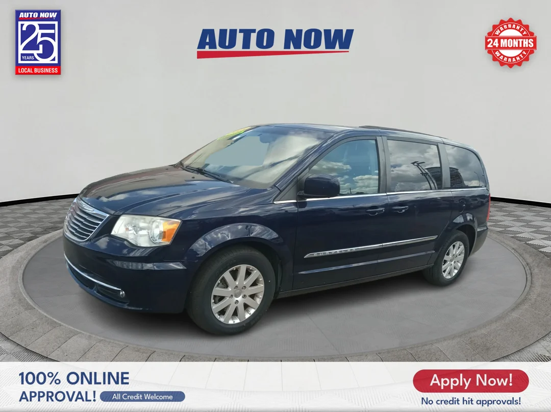 2015 Chrysler Town & Country Touring's photo