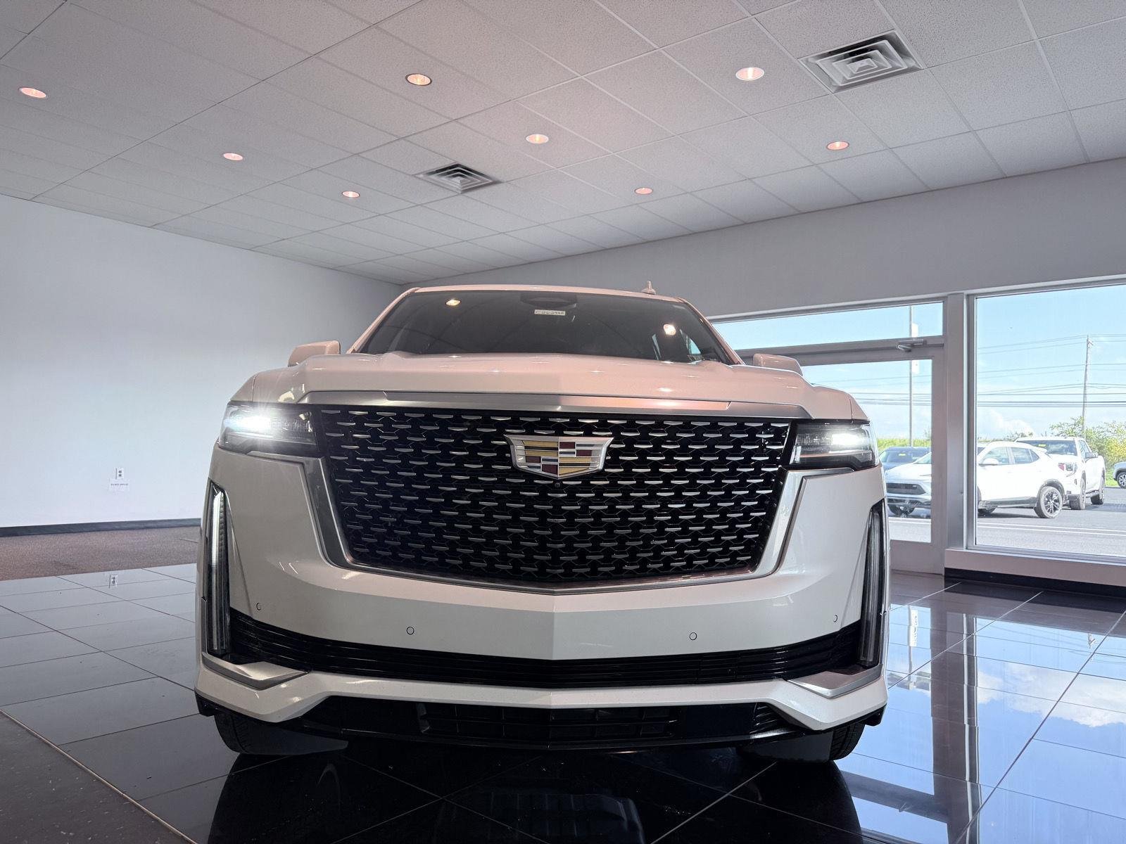 Used 2021 Crystal White Tricoat Cadillac Premium Luxury image 15