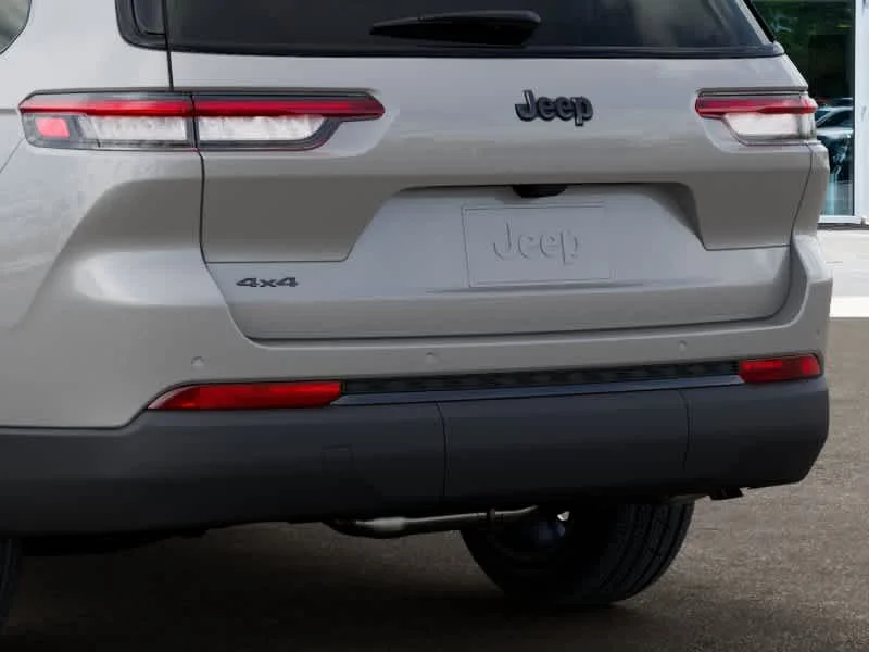 New 2025 Silver Zynith Exterior Paint Jeep Limited image 13