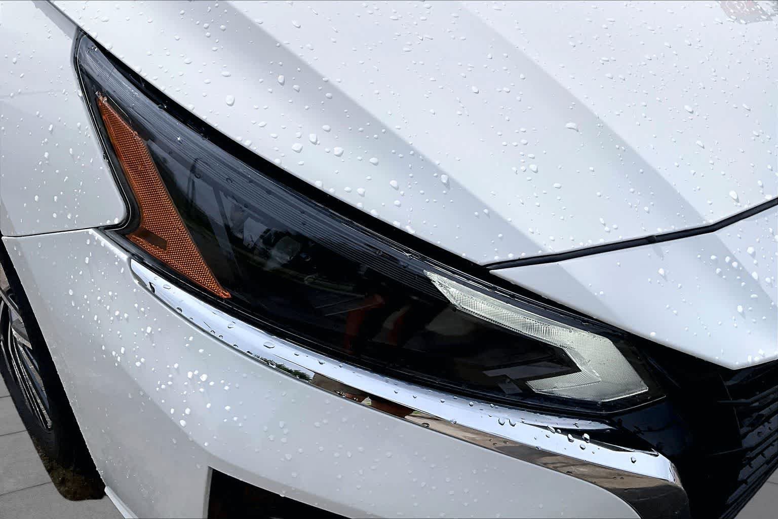 Used 2025 Glacier White Nissan SV image 26