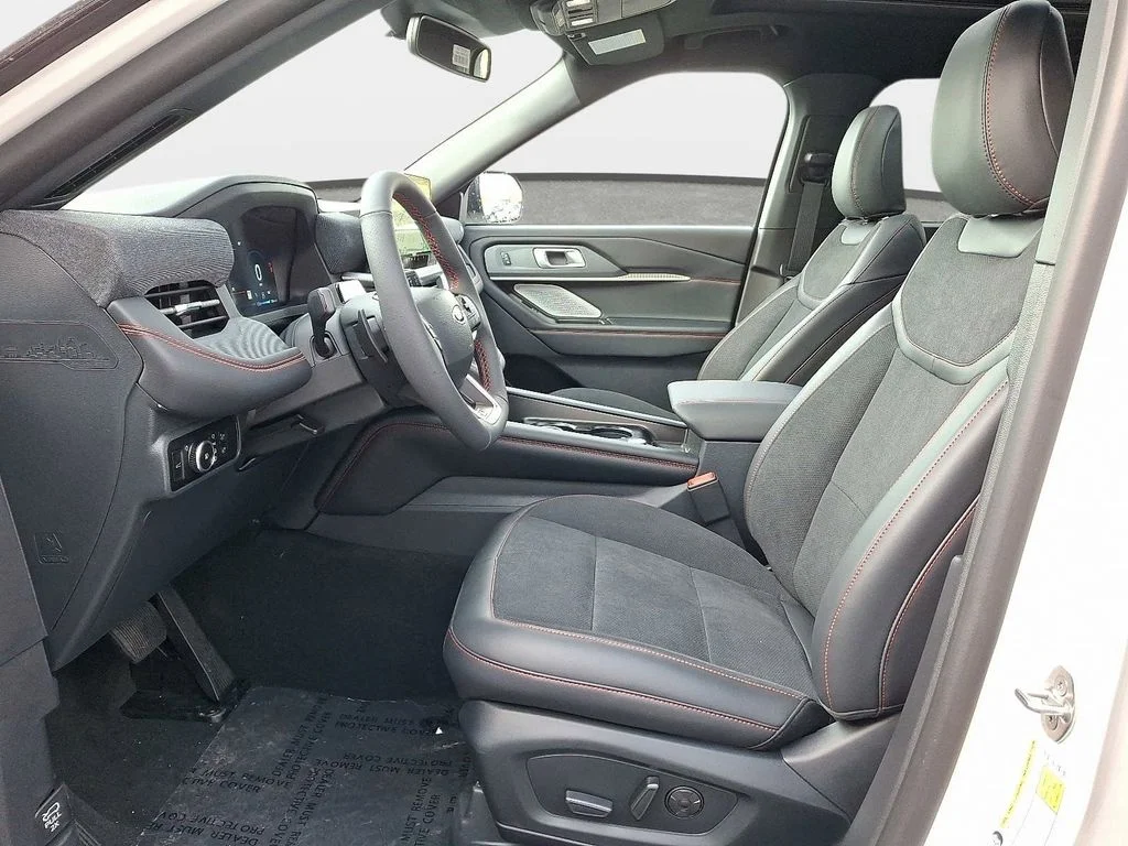 New 2026 Star White Metallic Tri-Coat Ford ST image 8