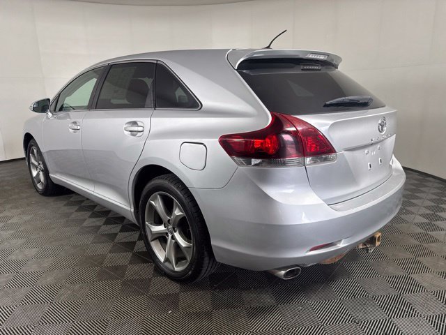Used 2014 Silver Toyota LE image 6