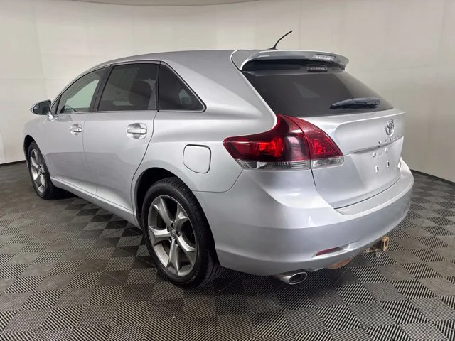 Used 2014 Classic Silver Metallic Toyota LE image 6