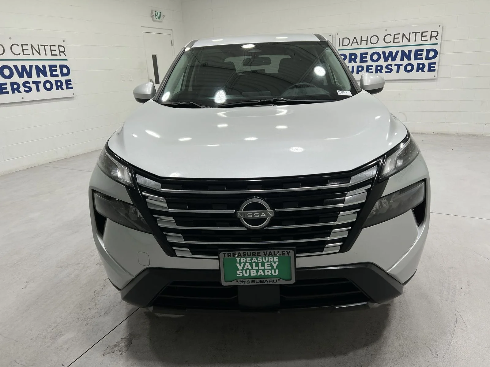 Used 2025 Silver Nissan SV image 3