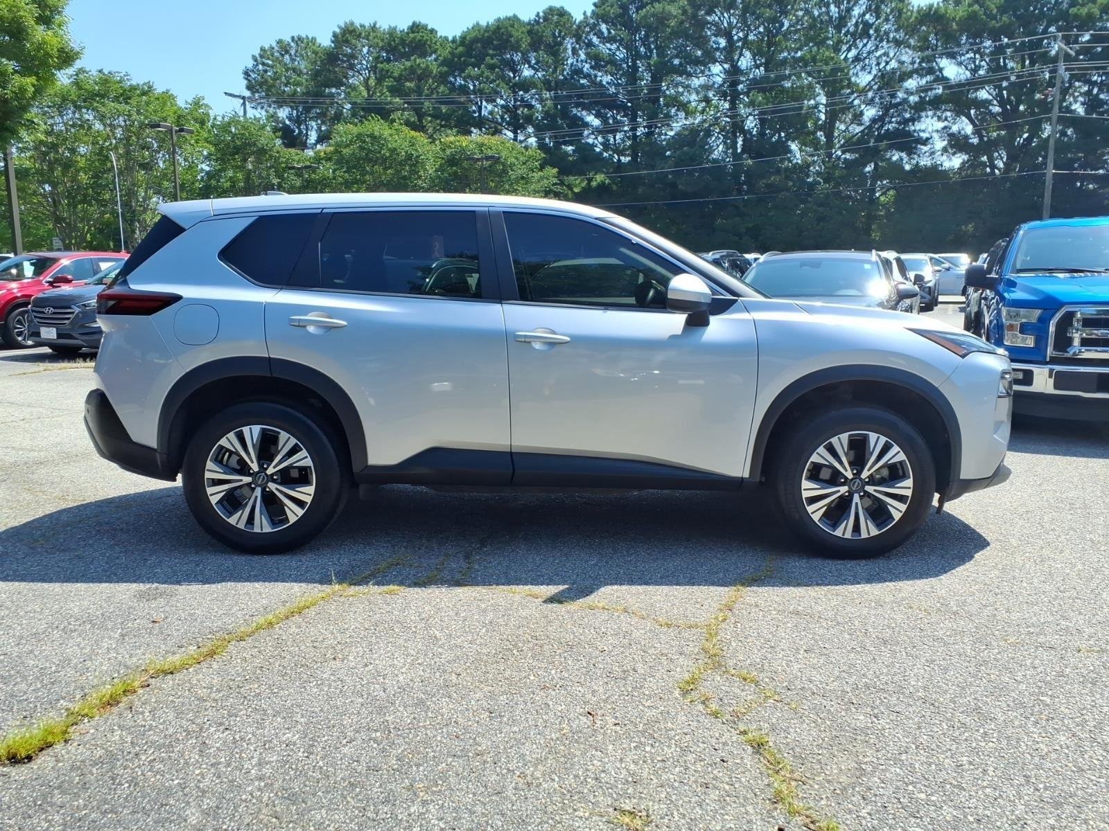 Used 2023  NISSAN SV image 5