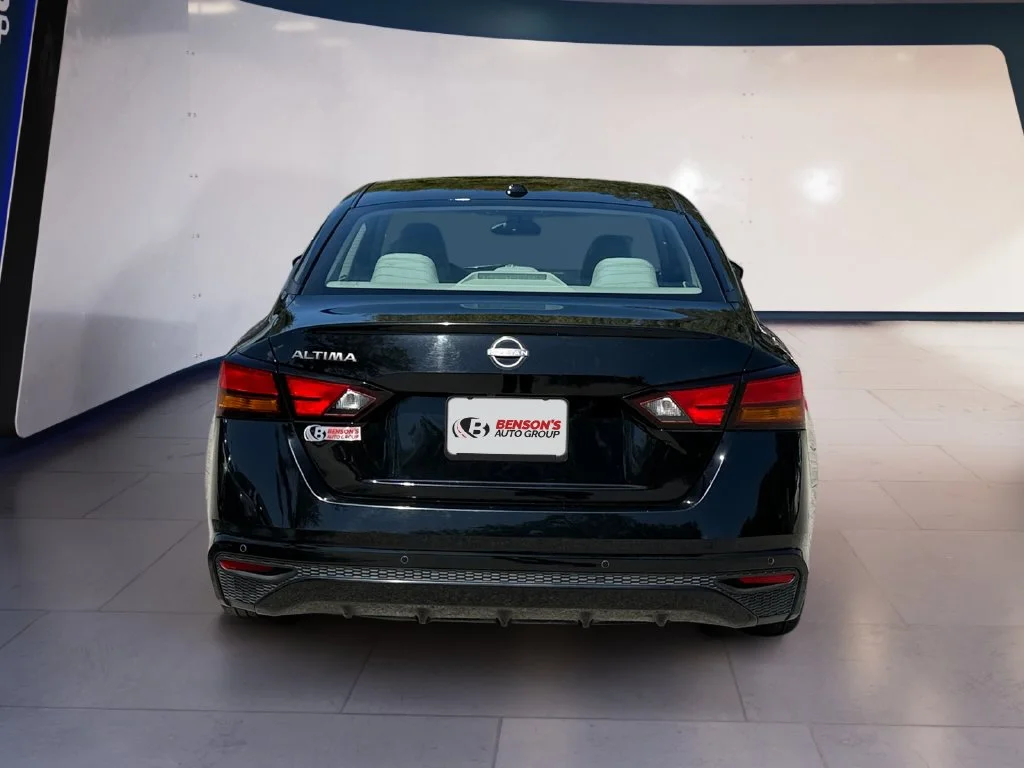 Used 2025 Black Nissan 2.5 SV image 4
