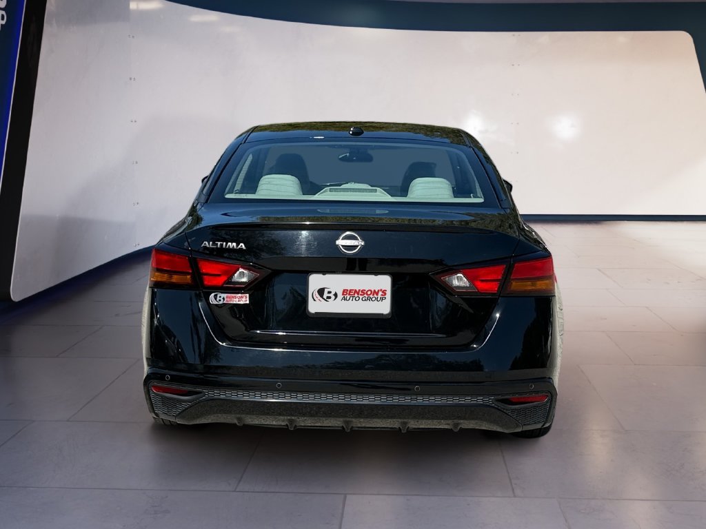 Used 2025 Black Nissan 2.5 SV image 4