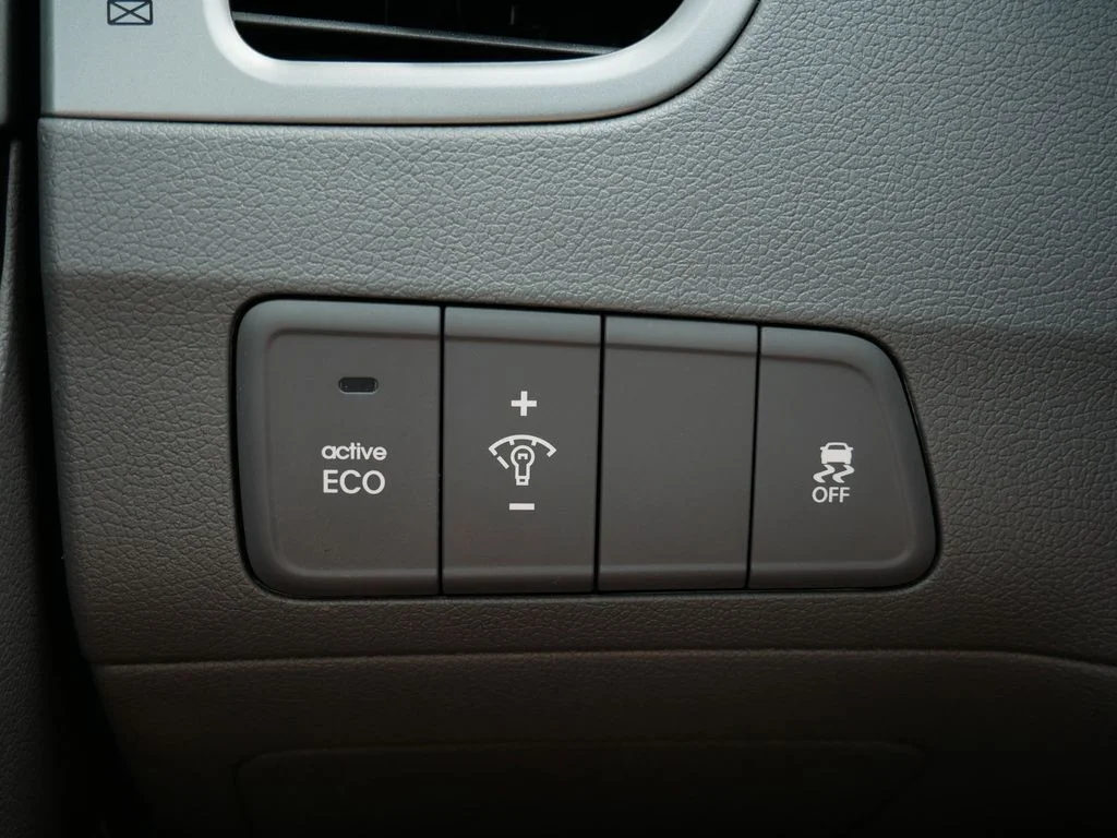 Used 2014 Gray Hyundai SE image 16