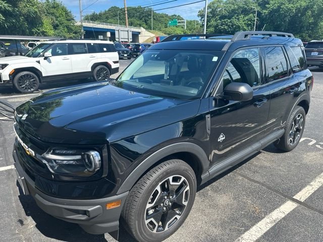 Used 2023 Black Ford Outer Banks image 3