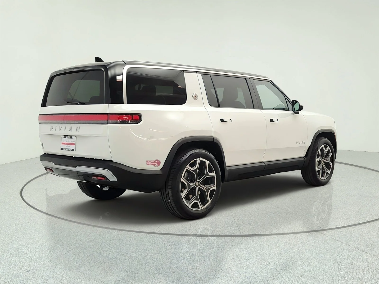 Used 2025  Rivian Adventure image 5