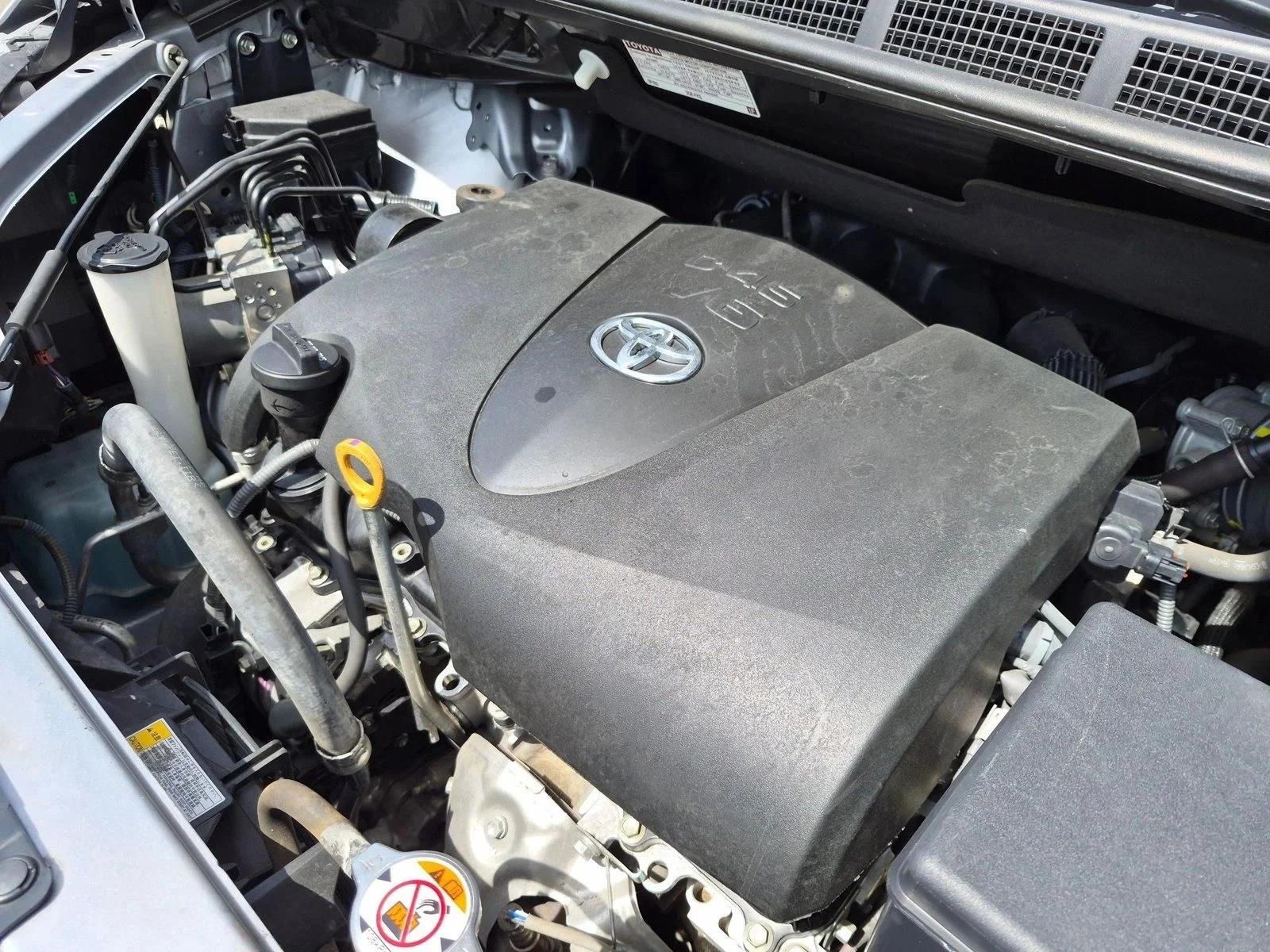 Used 2018 Silver Sky Metallic Toyota LE image 15