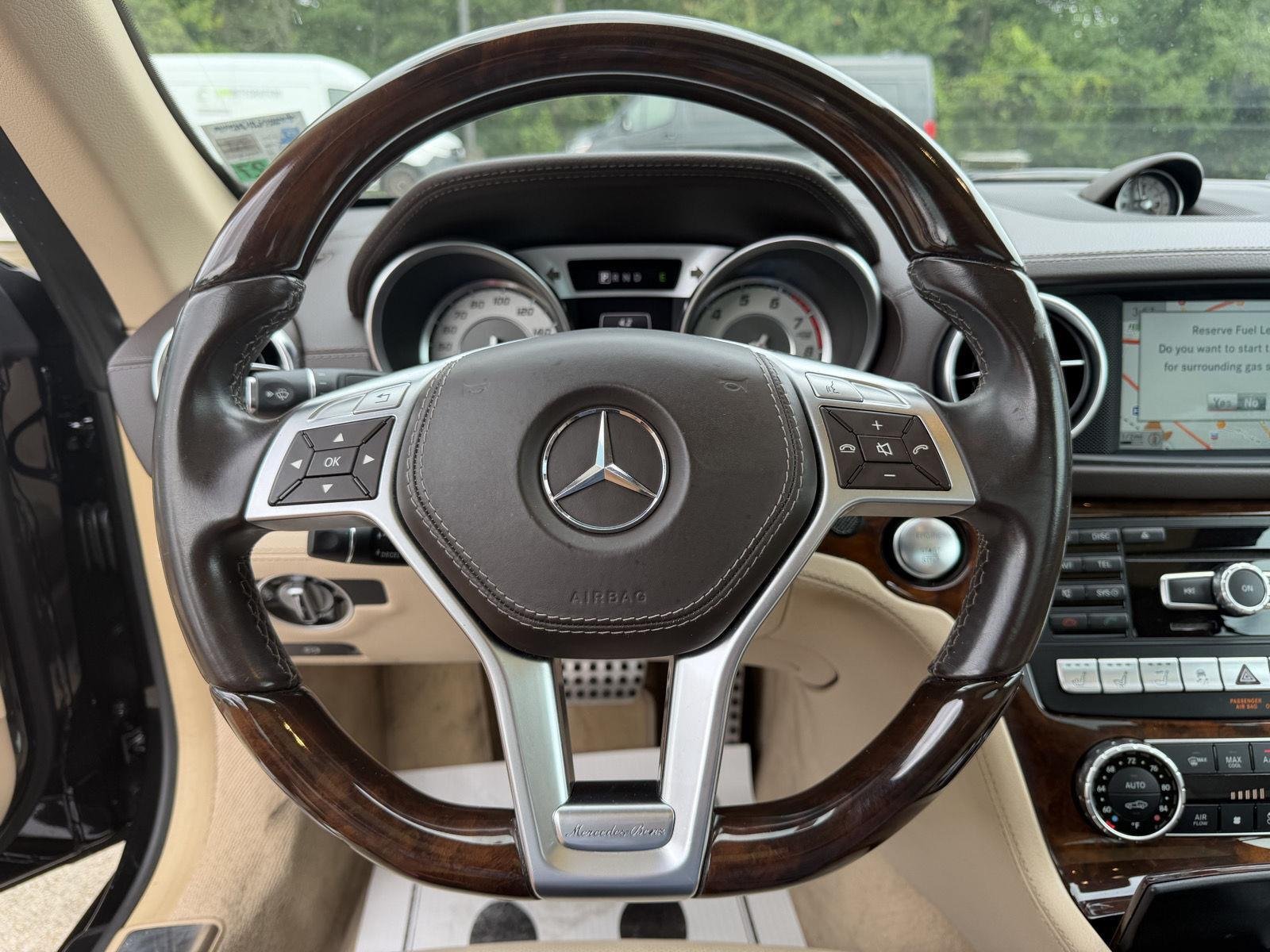 Used 2016 Obsidian Black Metallic Mercedes-Benz SL 400 image 17