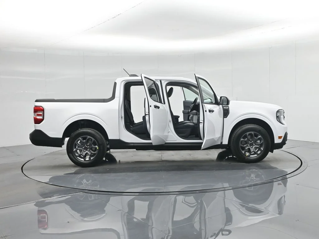 New 2026 White Ford XLT image 4