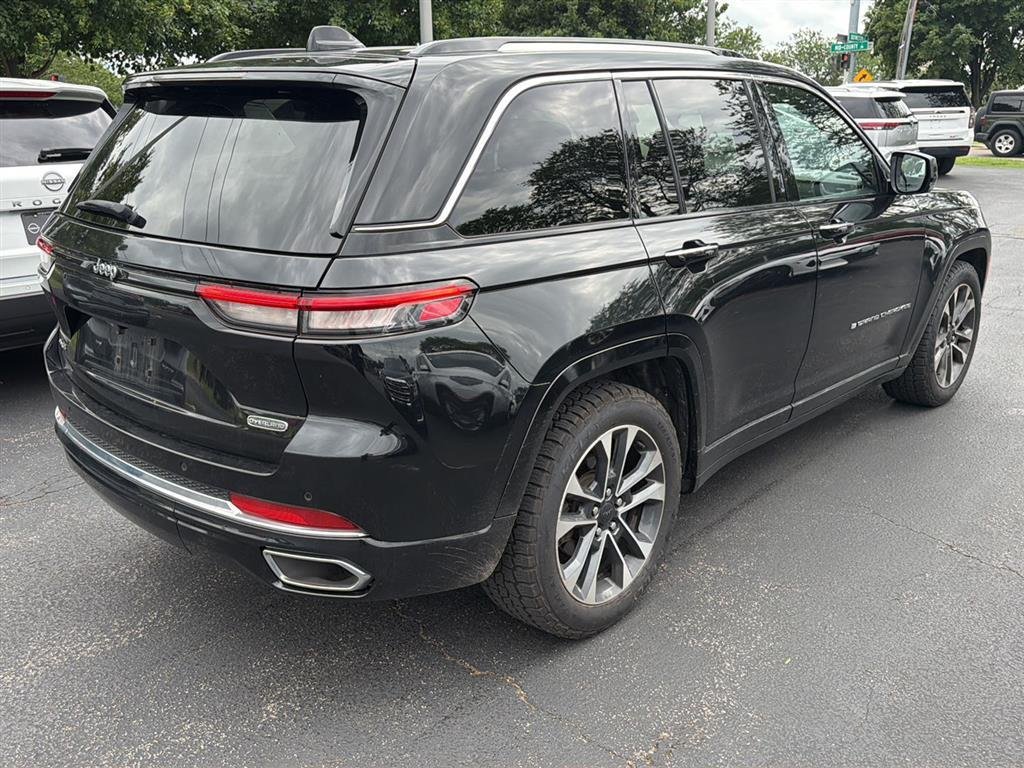 Used 2022 Diamond Black Crystal Pearlcoat Jeep Overland image 3