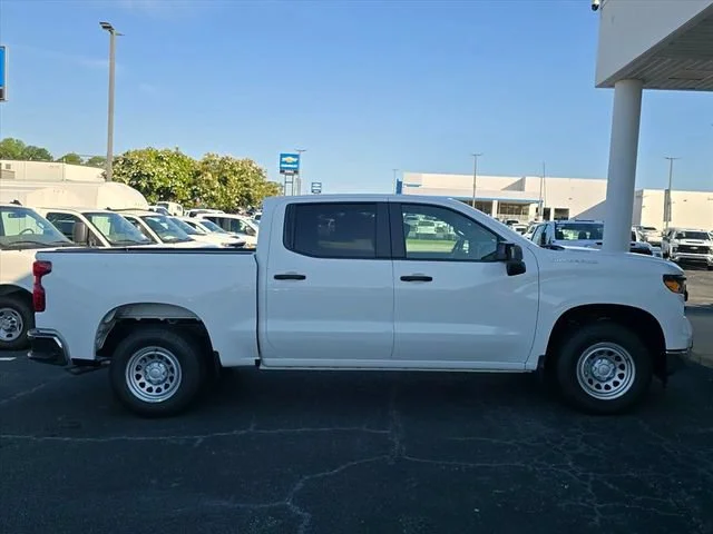 New 2026 Summit White Chevrolet WT image 4