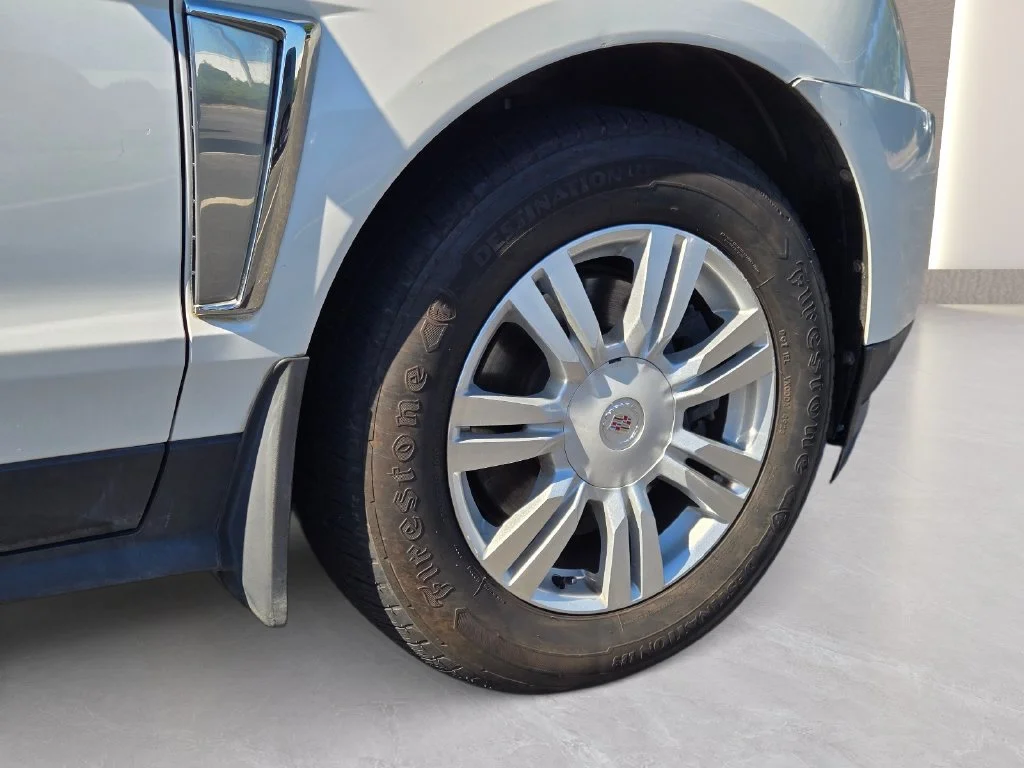 Used 2016 PLATINUM ICE TRICOAT Cadillac Luxury Collection image 12