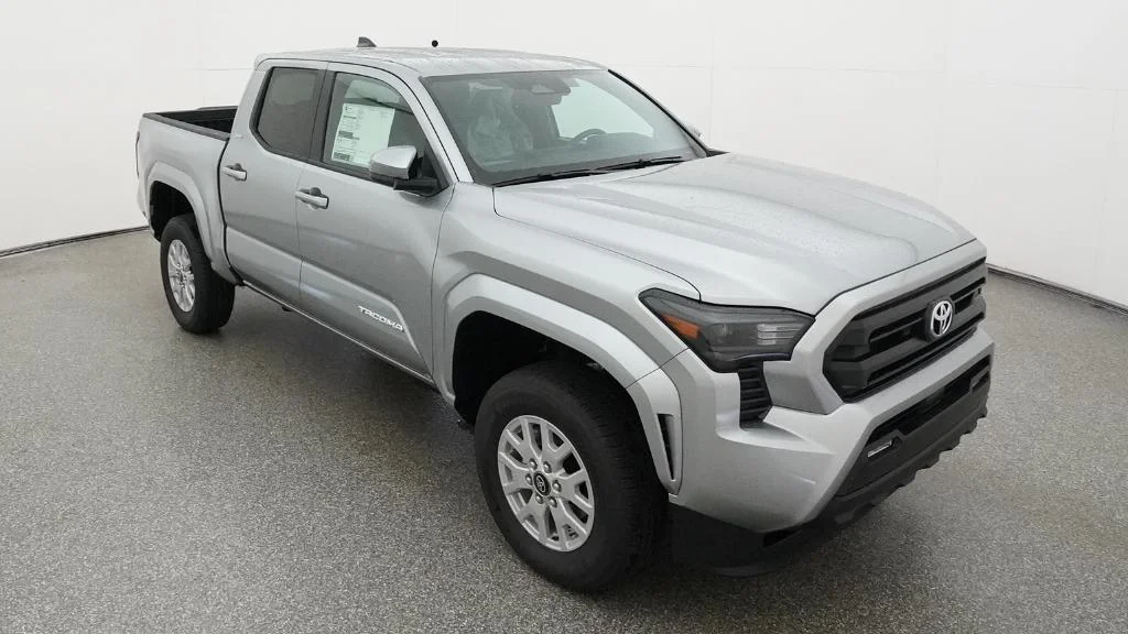 2026 Toyota Tacoma SR5 - Photo 8
