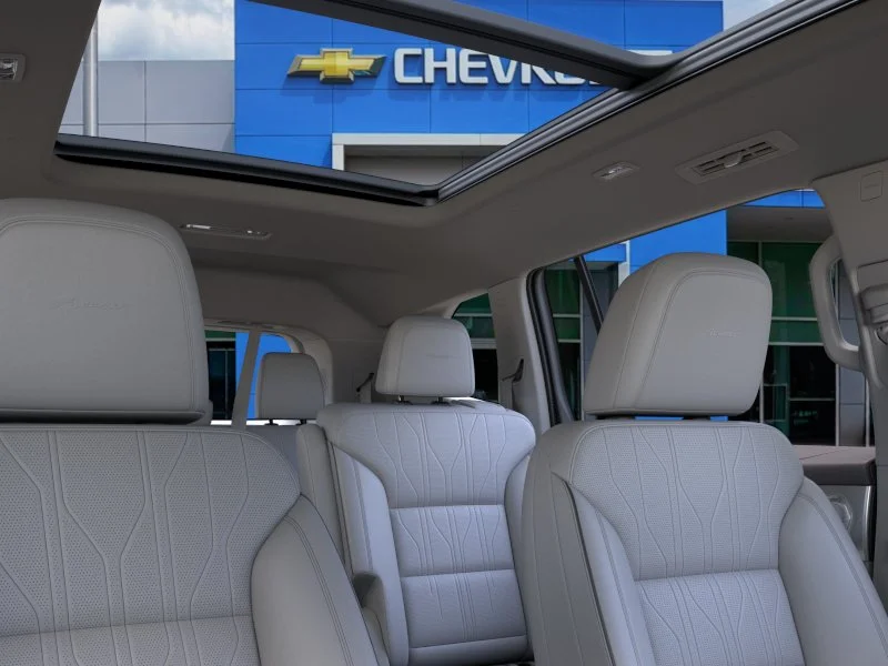 New 2026 Iridescent White Tricoat Buick Avenir image 24