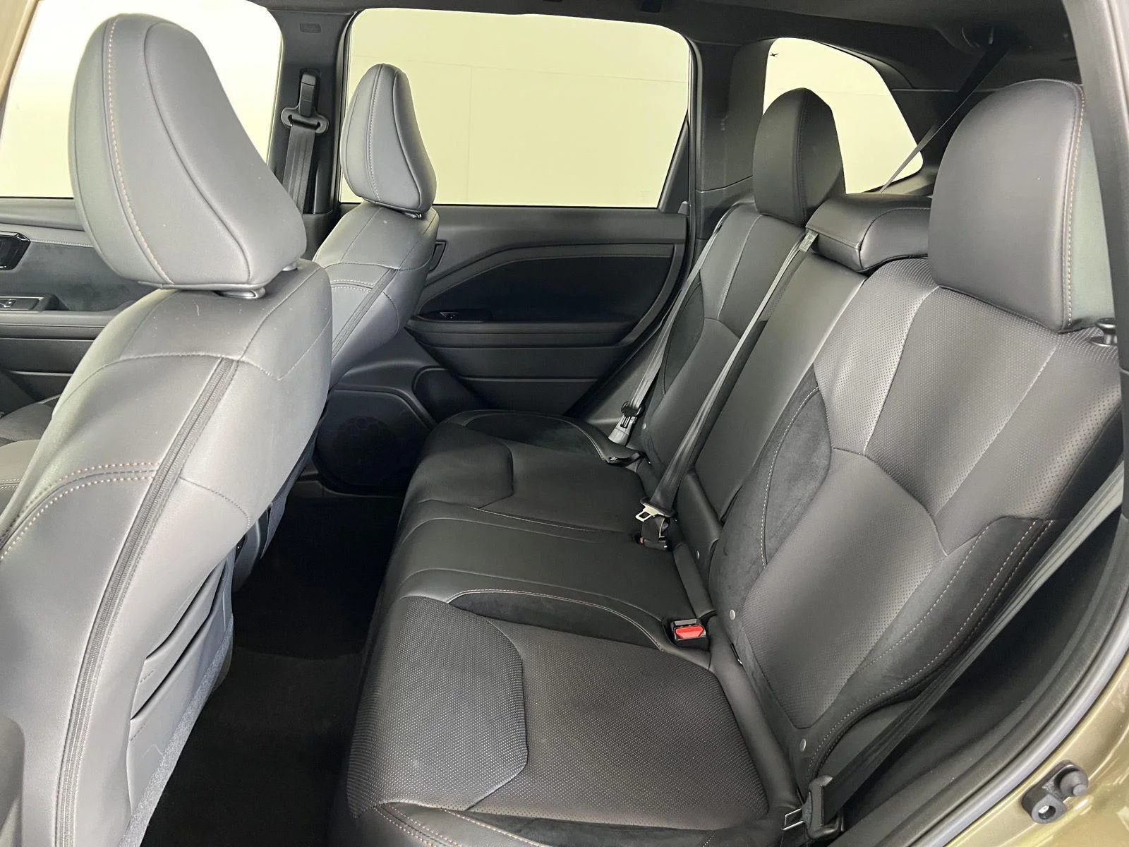 Used 2025 Autumn Green Metallic Subaru Touring image 27