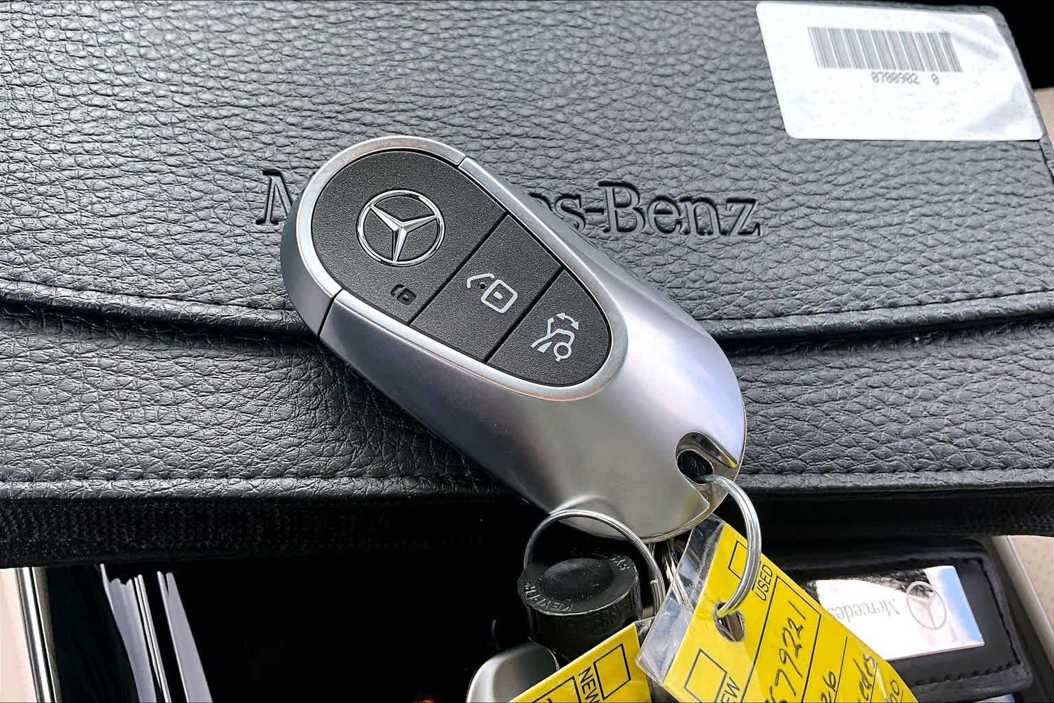 Used 2026 Polar White Mercedes-Benz GLC 300 image 29
