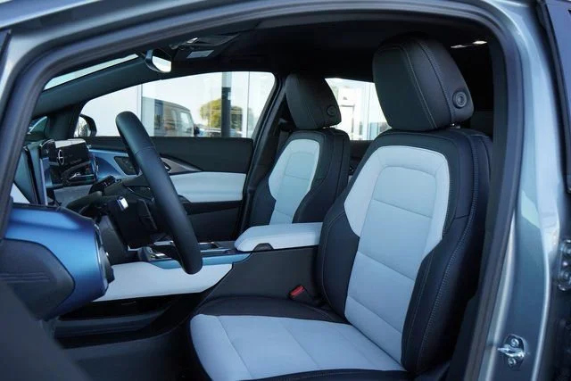 2025 Chevrolet Equinox EV LT - Photo 36