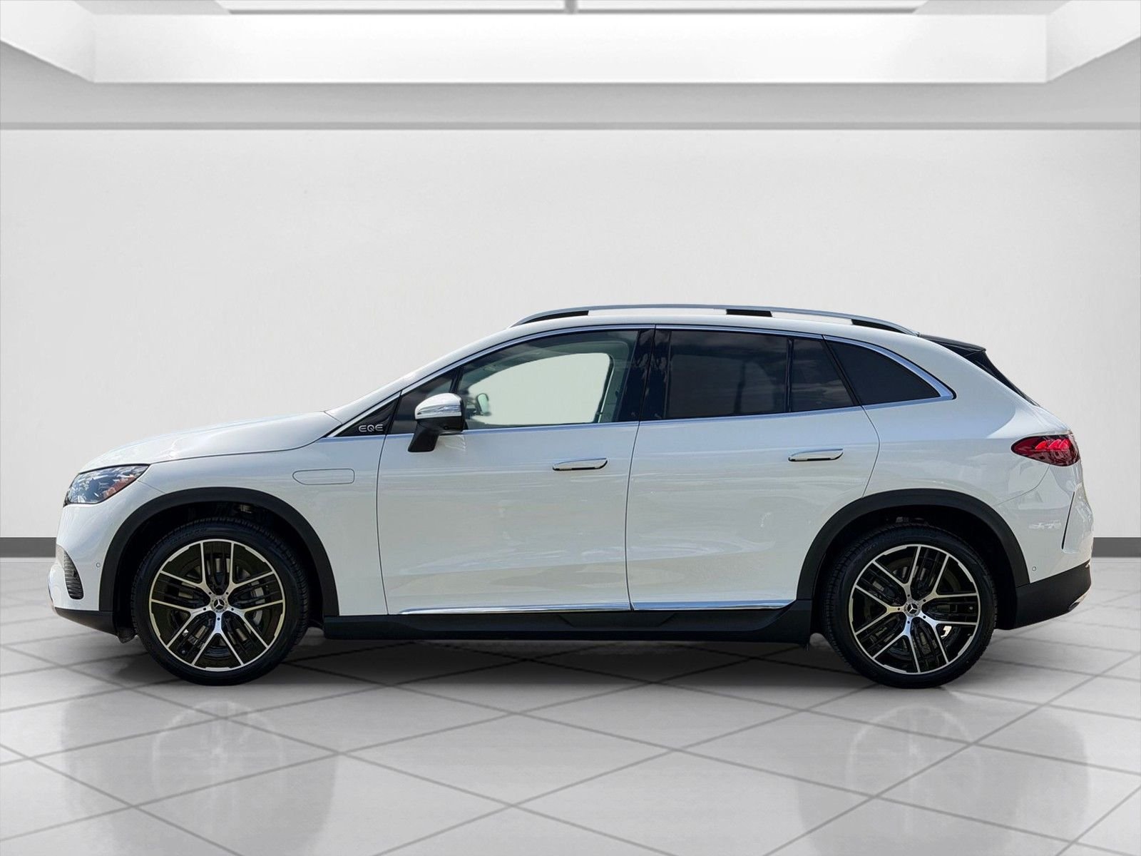 New 2027 Polar White Mercedes-Benz EQE 320+ image 5