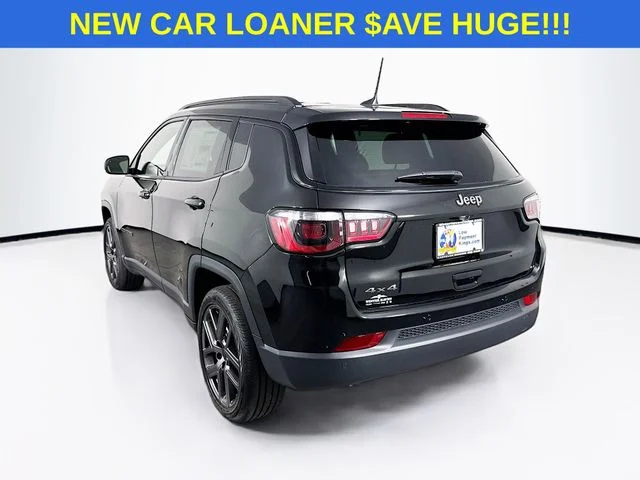 New 2026 Diamond Black Crystal Pearl-Coat Exterior Paint Jeep Limited image 5