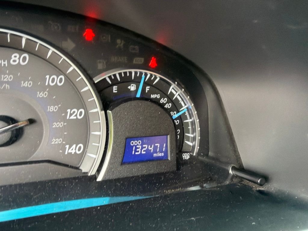Used 2013 Green Toyota XLE image 5