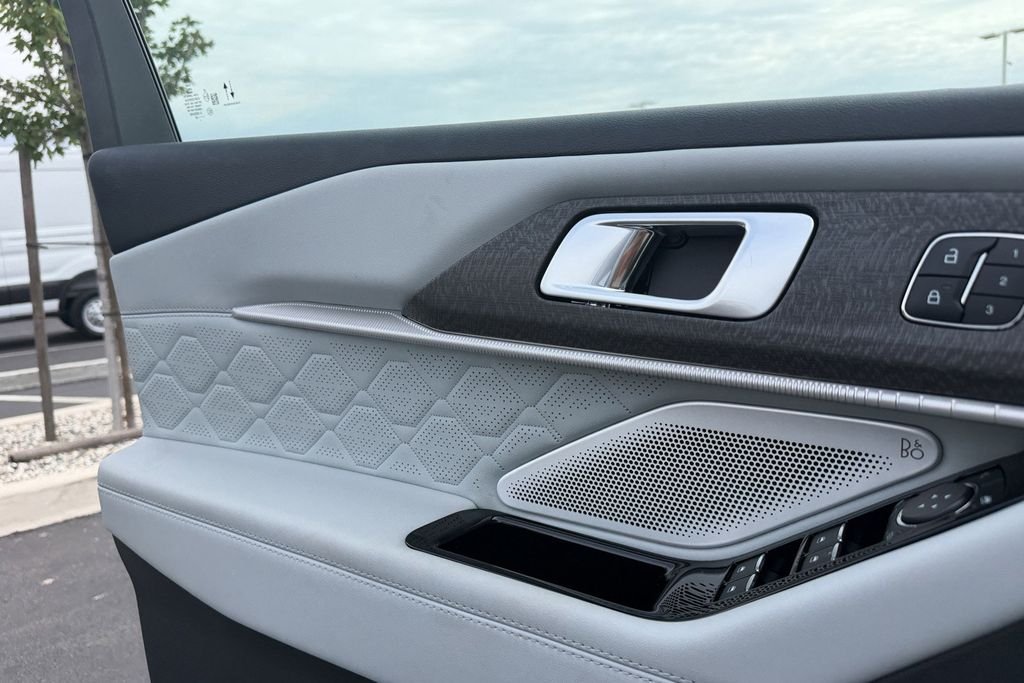 New 2026 Space White Metallic Ford Platinum™ image 13