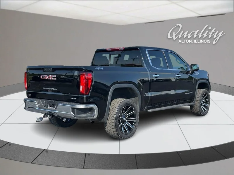 Used 2025 Onyx Black GMC SLT image 4