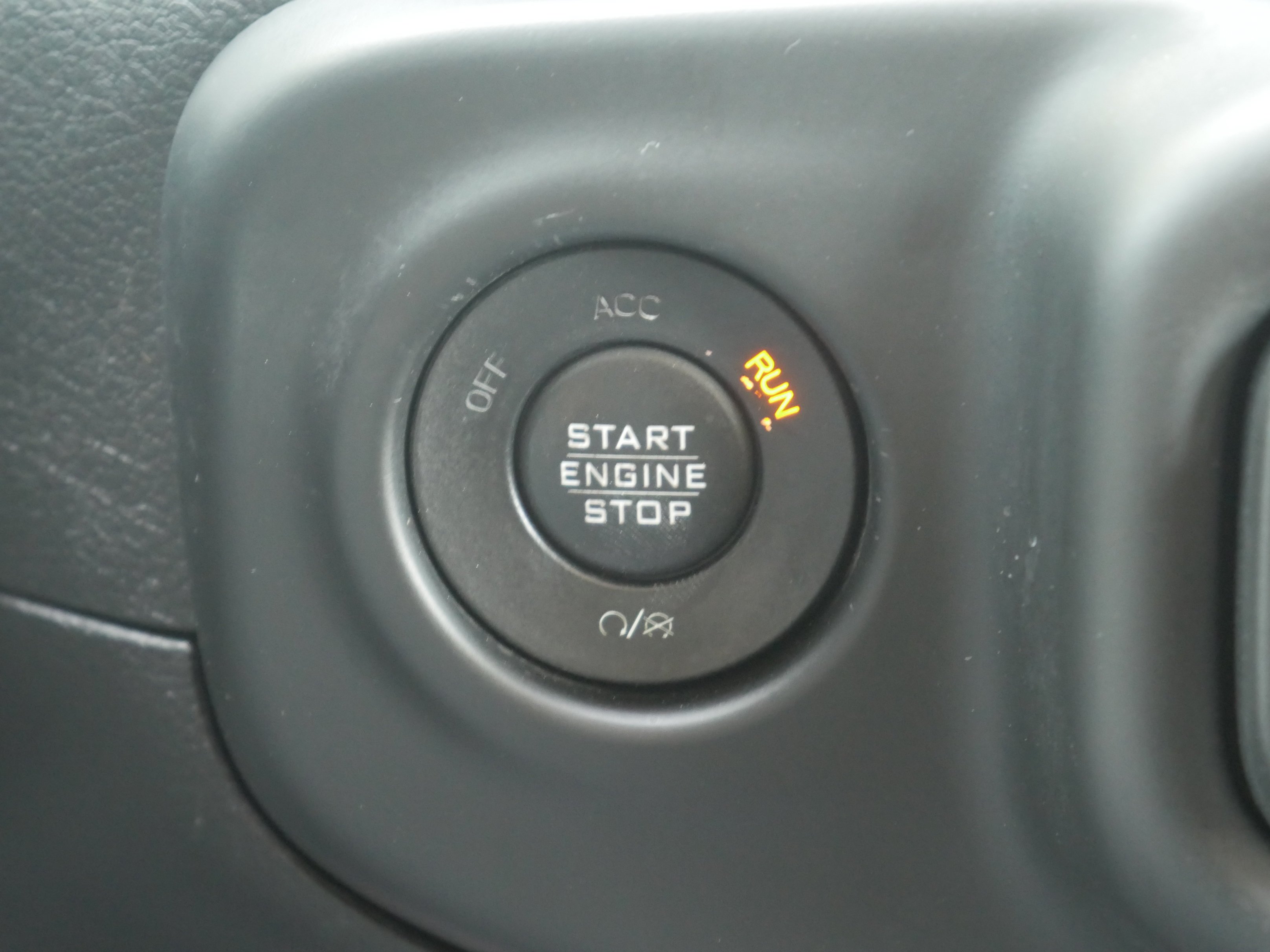 Used 2018 Sting Gray Clearcoat Jeep Sahara image 8