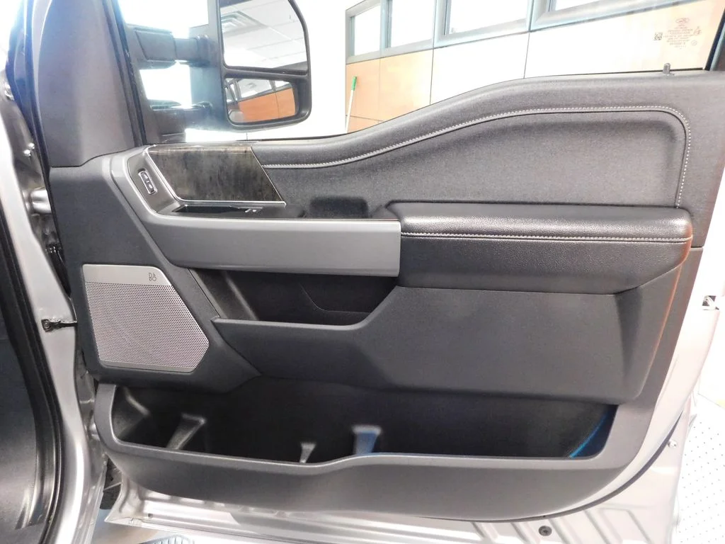 Used 2024 Iconic Silver Metallic Ford Lariat image 38