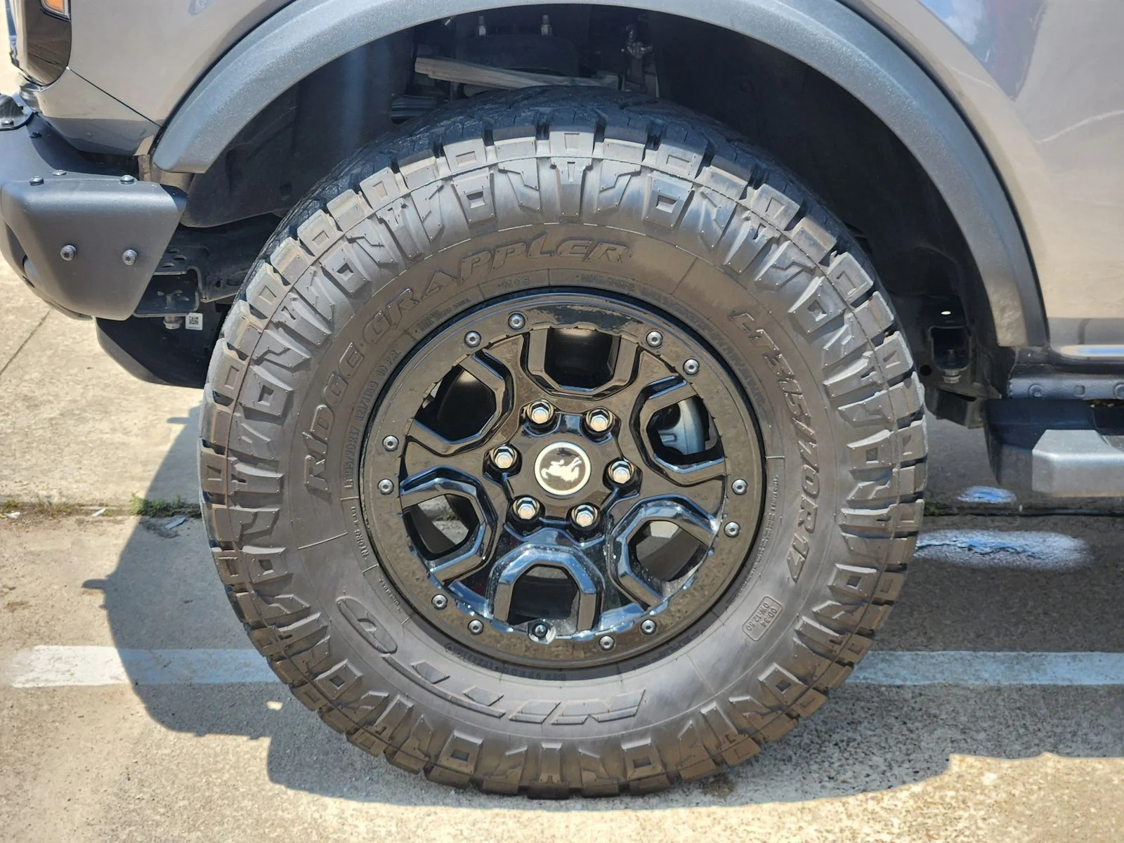 Used 2024 Gray Ford Wildtrak image 9