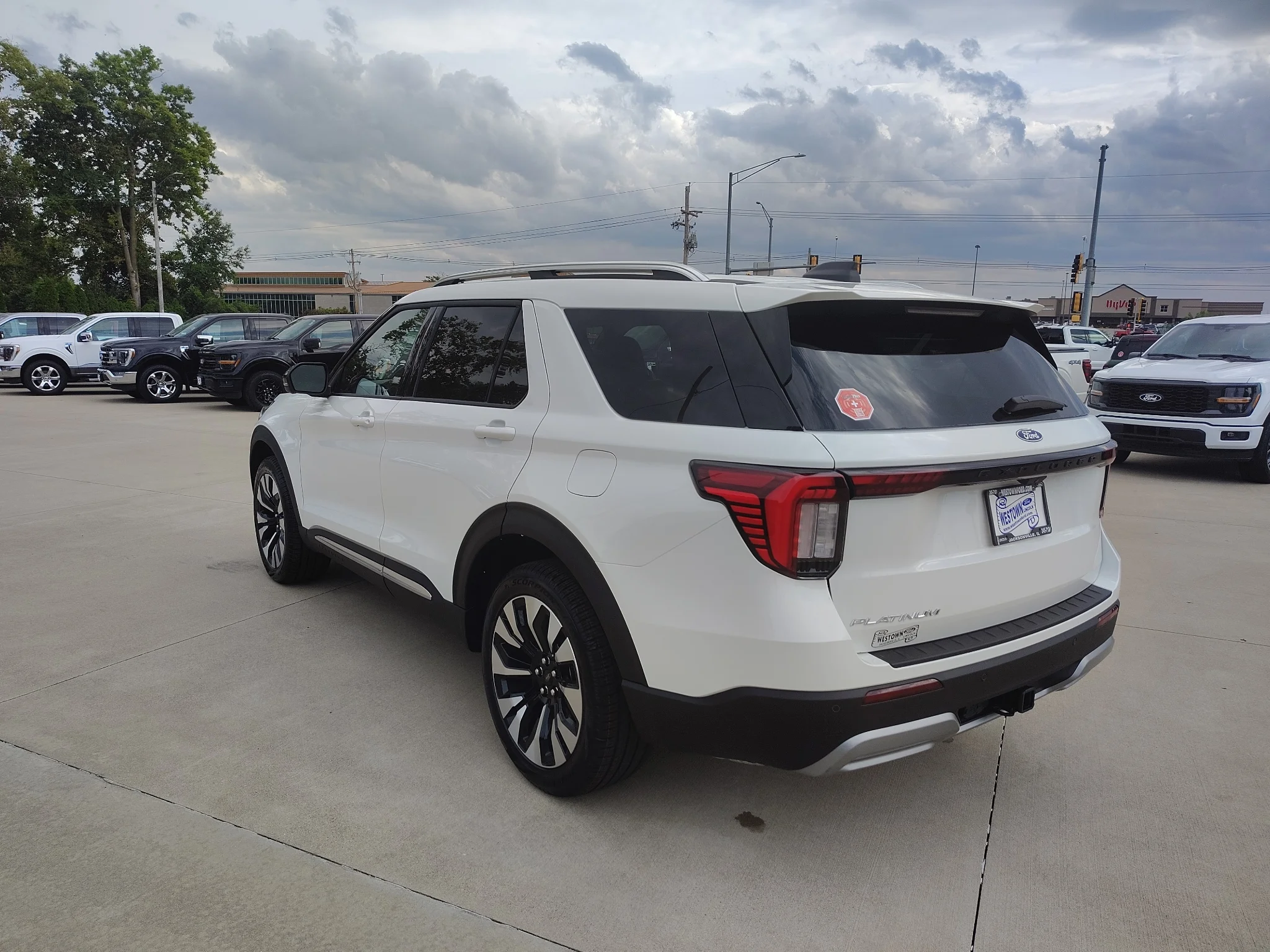 New 2027 Star White Metallic Tri-Coat Ford Platinum™ image 7