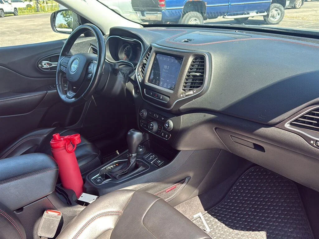 Used 2021 Diamond Black Crystal Pearlcoat Jeep Trailhawk image 8